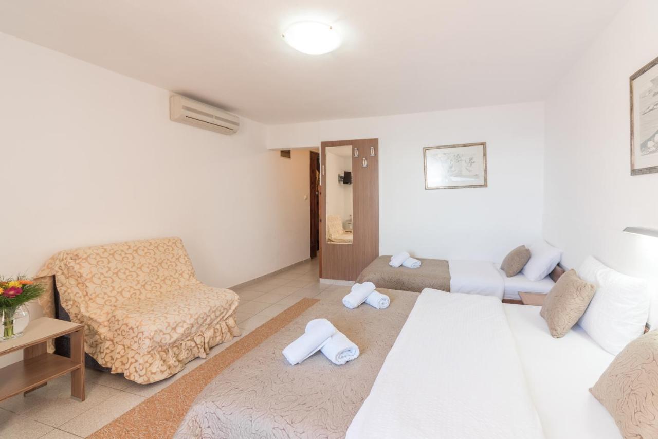 R Club Apartments Old Town Budva Buitenkant foto
