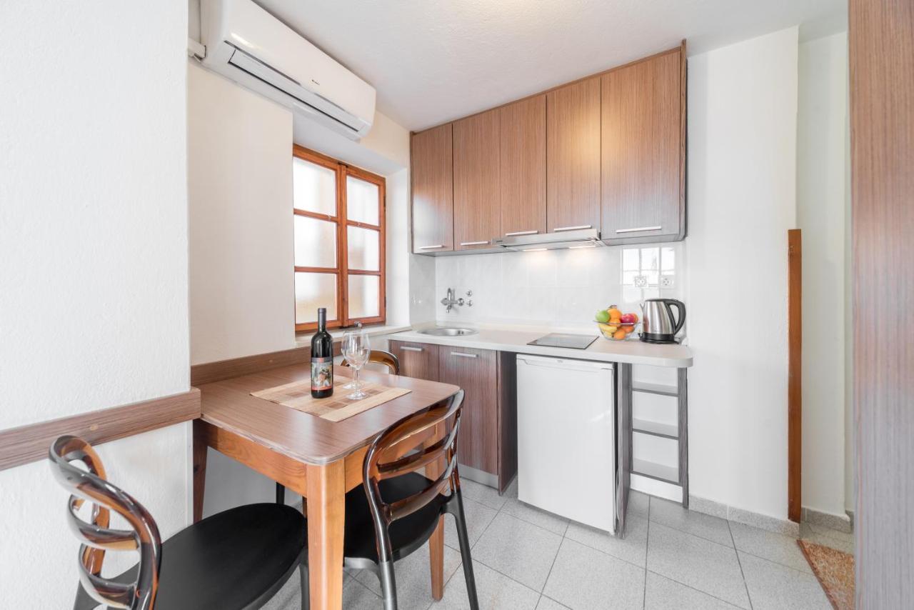 R Club Apartments Old Town Budva Buitenkant foto