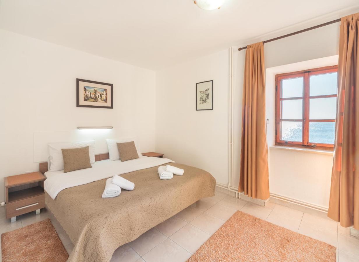 R Club Apartments Old Town Budva Buitenkant foto